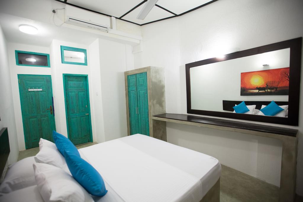 Hikks Villa Hikkaduwa Bagian luar foto